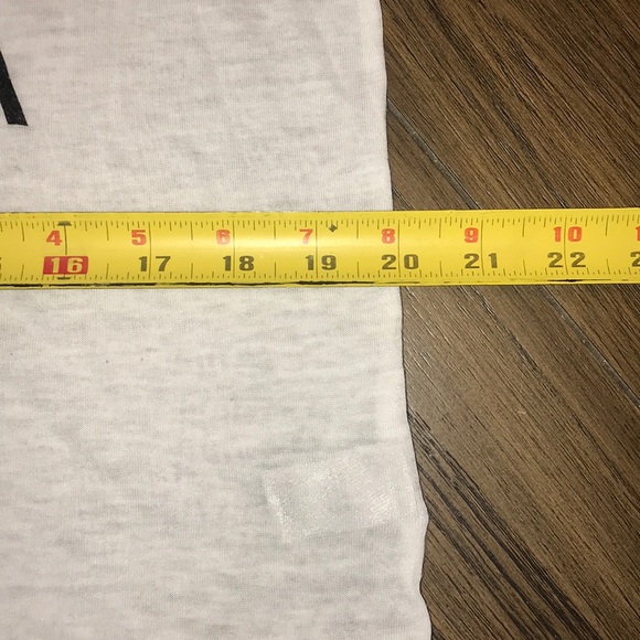 Buckle bought very lightweight t-shirt - Picture 3 of 5